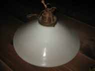 Skomakerskjerm med pæreholder 30-40 tallet Skjermen er ca 25 cm i diameter