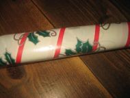 Uåpna rull julepapir fra 80 tallet 2 5 meter kristornblad etc dette er rull nr 5