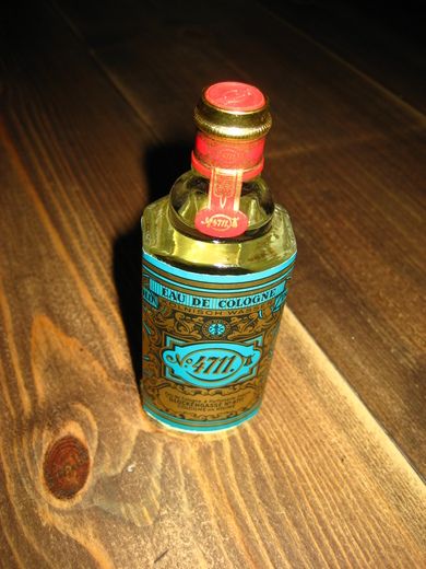 Strøken og uåpna flaske med innhold, 4711EAU DE COLOGNE.