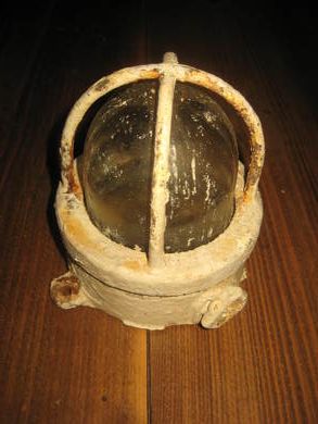 Topplykt fra gammel skute noe for deg? Ca 9 cm i diameter 12 cm høg