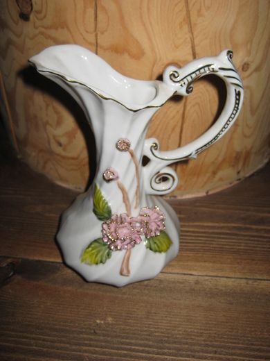 Dekorativ mugge med hank