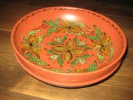 Dreia eldre treskål ca 22 cm i diameter pen rosemaling
