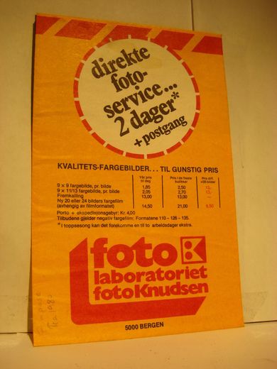 Fotopose fra 70-80 tallet, foto Knutsen, Bergen.