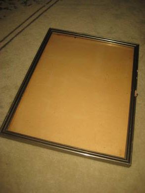 Gammel bilderamme med glass, klar til innramming. Ca. 18*25 cm stor. Dette er ramme nr 29