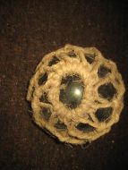 Pen stor kavlkule ed pen seis brukt ved garnfiske i gamle dager ca 12 cm i diameter 30-40 tallet Dette er kule nr 4