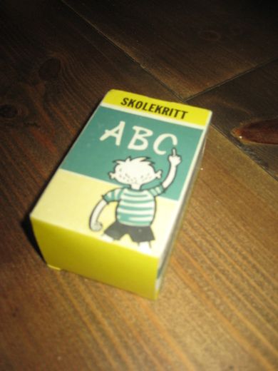 Eske med ubrukt innhold ABC SKOLEKRITT 60 tallet