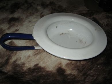 Emaljert Kockum bekken med hank, ca 30 cm i diameter. 50 tallet