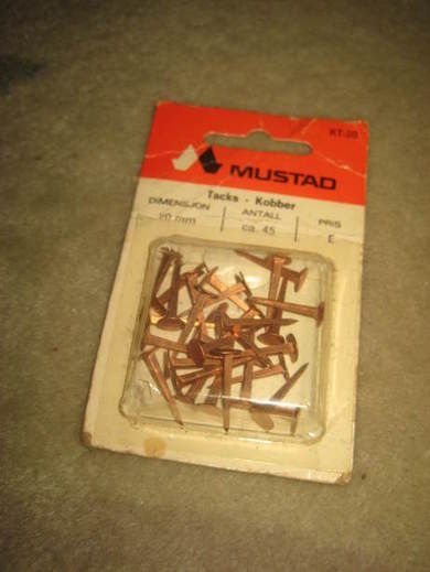 Pakke med kobber tacks fra Mustad 80-90 tallet