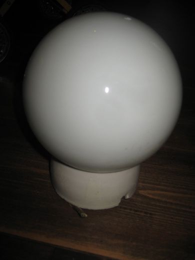 Komplett taklampe med kuppel i krus ca 15 cm i diameter 60 tallet