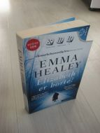 HEALEY, EMMA: Elisabeth er borte! 2016.
