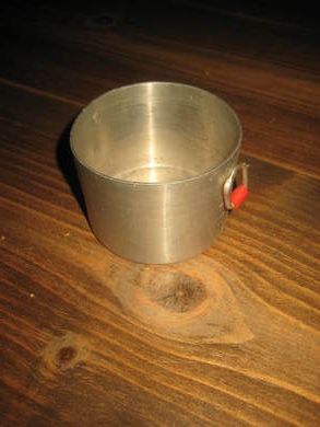 Liten leikepanne ca 6 5 cm i diameter 5 cm høg 50 tallet