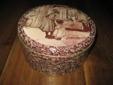 Pen boks til kjøkkenbenken? Ca 17 cm i diameter 8 cm høg