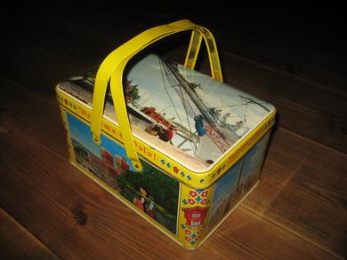 Pen boks fra Stabburet Gunnar Nilsen ca 22*15 cm stor 12 cm høg 60 tallet