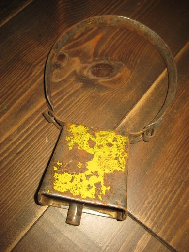 Gammel bjelle med metallkrans god lyd fra 30-40 tallet