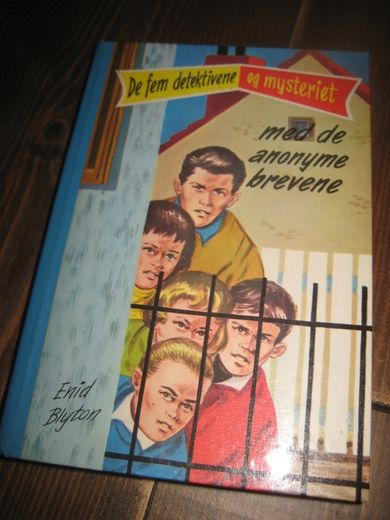 Blyton: De fem detektivene og mysteriet med de anonyme brevene. Bok nr 4.