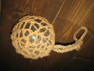 Kavlkule i god stand brukt ved garnfiske i gamle dager Fra forige århundreskifte Ca 14 cm i diameter lys grønn