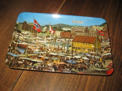 mittet PLASTASKEBEGER FRA Bergen 60 tallet