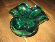 Farga glass skål. Ca 16 cm i diameter. 