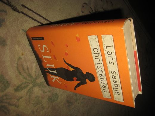 CHRISTENSEN, LARS SAABYE: SLUK. 2012.