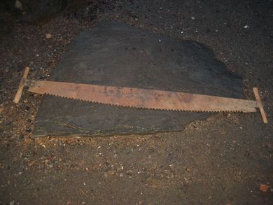 Stor svans kan brukes til å sage med eller å spille på Meget pen lyd Ca 130 cm lang Fra slutten på 1800 tallet en gang