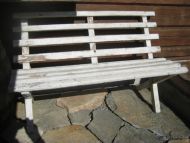 Nostalgis trebenk, slitt, må males om, ca 125 cm lang. 40-50 tallet.