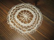 Rund brikke ca 14 cm i diameter