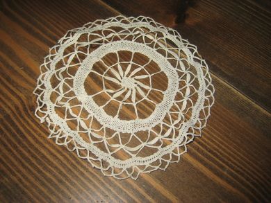 Rund brikke ca 14 cm i diameter