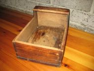 Eske i tre truleg brukt i gamle dager til oppbevaring av bestikk meget pen fra Lesja på tidleg 1900