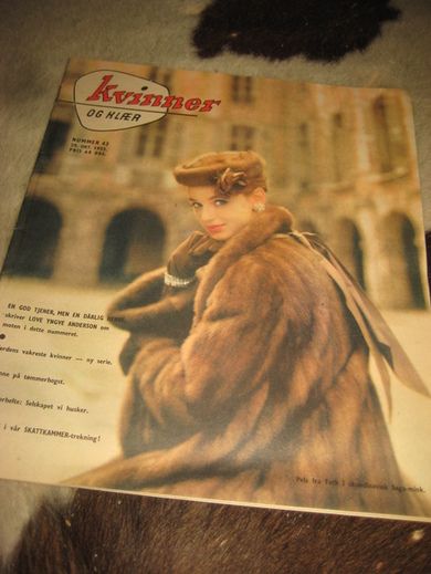 1955 nr 043 KVINNER OG KLÆR