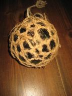 Pen kavlkule med pen seis fra tidleg 1900 Brukt ved garnfiske på den tid Ca 12 cm i diameter lys grønn