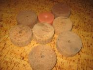 Lot med gamle garnkorker brukt ved garnfiske i gamle dager kan brukes til så mangt Du får denne loten som du har bestillt dette er lott kork nr F