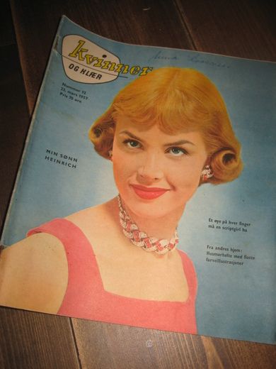 1957 nr 012 kvinner OG KLÆR