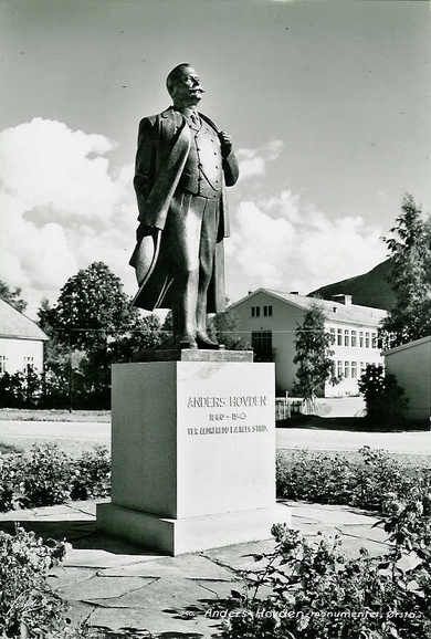 Anders Hovden monumentet, Ørsta