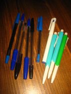 Lott med penner fra 80-90 tallet selges under ett Dette er pakke nr 5