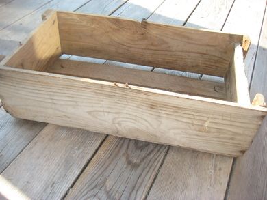 Gammel trekasse fra 40-50 tallet ca 56*30 cm stor 15 cm høg Tekst: