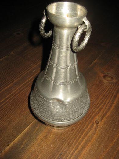 Norsk tinnvase med liten bulk Ca 19 cm høg