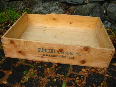 Gammel klippfisk trekasse i tre SUNCO TRADING AALESUND NORUEGA Brukt