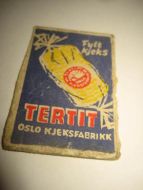 Forsida på eldre fyrstikkeske TERTIT FYLTE KJEKS 60 tallet