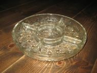 Påleggsfat i pressglass eller (krystall) 70 tallet. 25 cm i diameter.