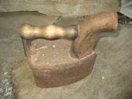 Gammelt strykejern med 