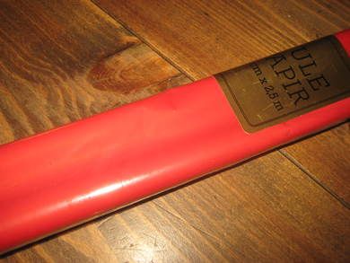 Uåpna rull julepapir fra 80 tallet 2 5 meter rødt papir dette er rull nr 6