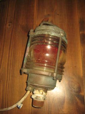 Gammel og pen lykt fra gammel skute totalt ca 27 cm høg 14 cm i diameter merka TEF SER 916