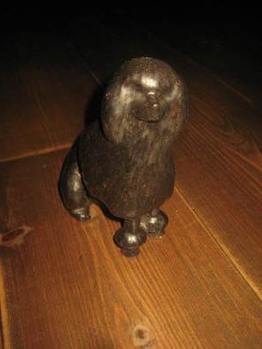 Pen gammel porselenshund ca 16 cm høg 50 tallet