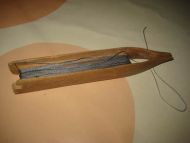 Gammelt redskap brukt til garnbøting ca 17 cm langt Tre