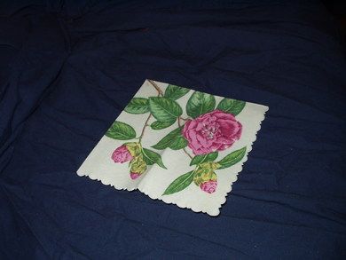 Serviett med blomstermotiv fra eldre samling