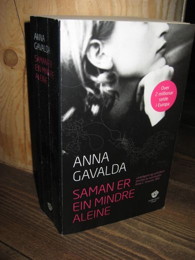 GAVALDA, ANNA: SAMMEN ER EIN MINDRE ALENE. 2007.