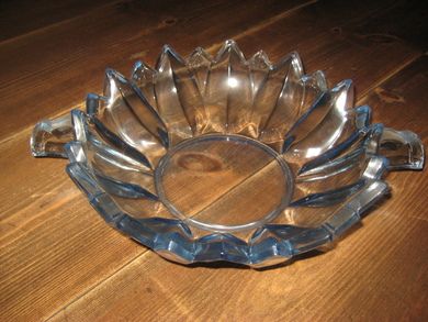 Pen gammel og tung glasskål med ører ca 23 cm i diameter 50 tallet