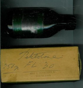Flaske med innhold, PEKTOLASE FL 30 fra Grindstedværket, 50 tallet