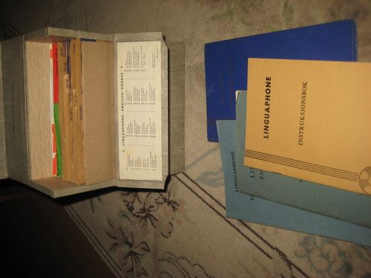 Komplett LINGUAPHONE ENGLISH COURSE 15 singelplater og 4 hefter 50 tallet
