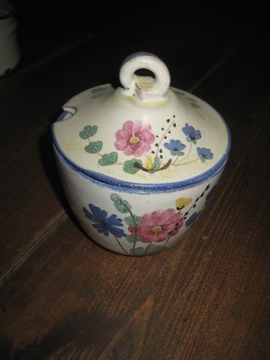 Keramisk lokkskål ca 10 cm i diameter 12 cm høg 40-50 tallet